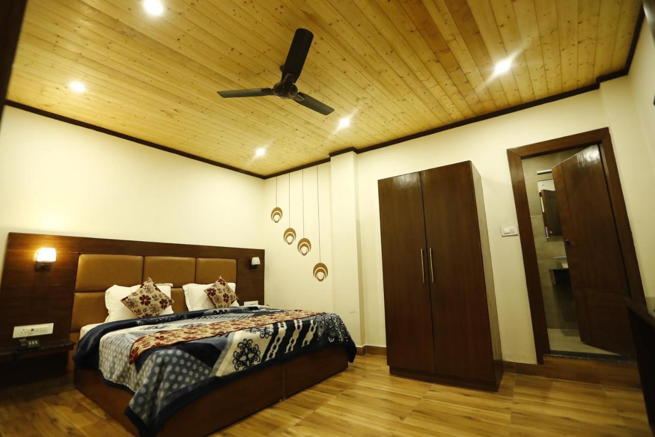 Hotel Kings Inn Масурі Екстер'єр фото