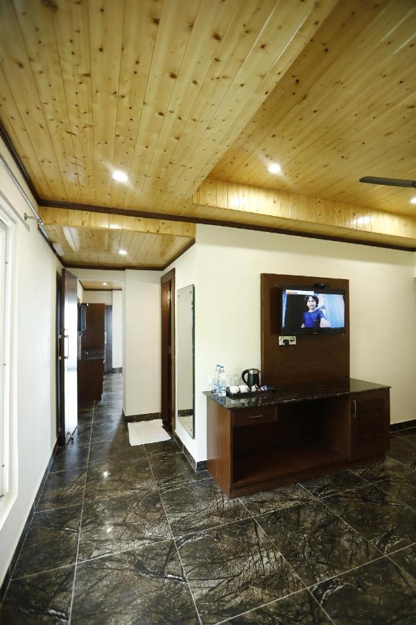 Hotel Kings Inn Масурі Екстер'єр фото