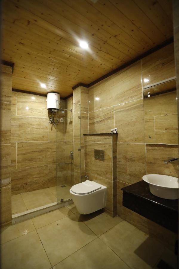 Hotel Kings Inn Масурі Екстер'єр фото